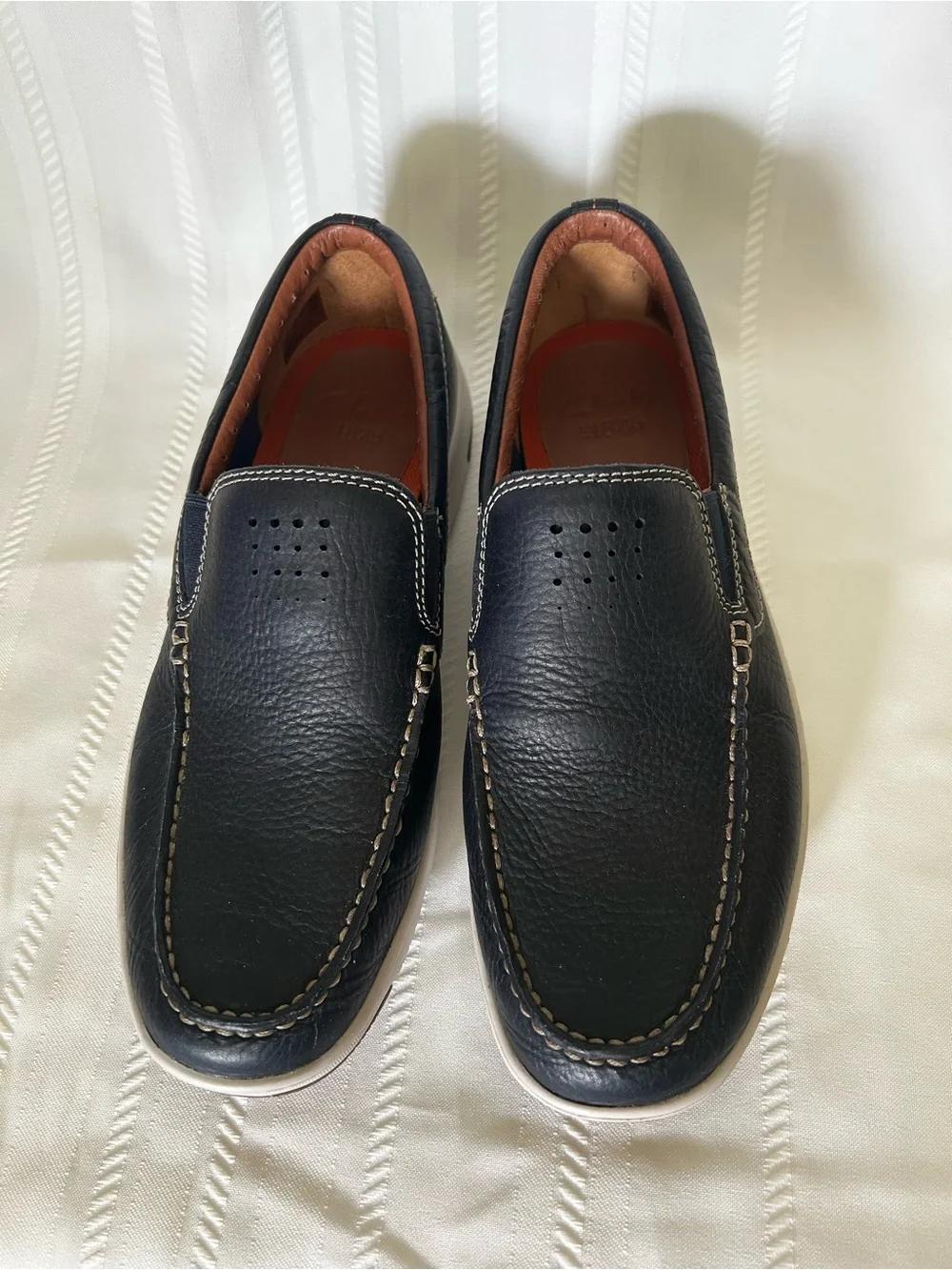 Clarks Unmaslow Easy Slip-On Shoes Loafers Navy White Mens 8 Perforated Casual